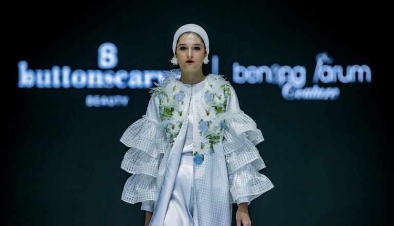 GLAMOROUSMAMA – The Limitless Beauty, Ketika Dunia Fashion Bercampur Dengan Sejarah dan Seni di Panggung JFW